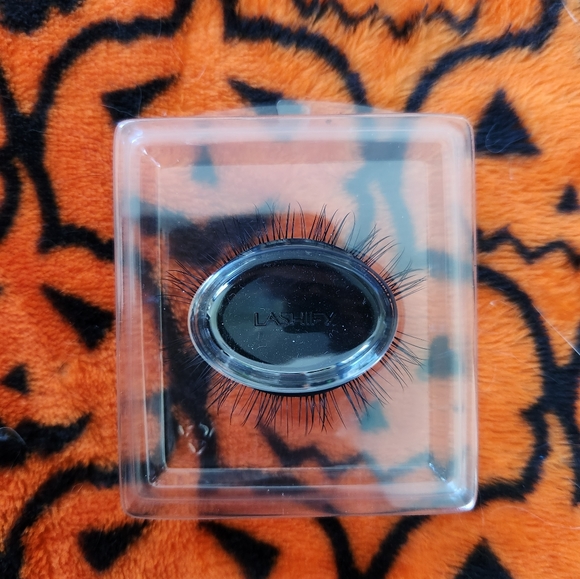 Lashify lashes - Picture 2 of 3